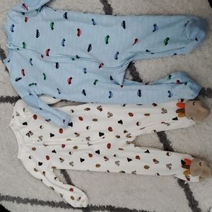 2 pairs of baby pajamas